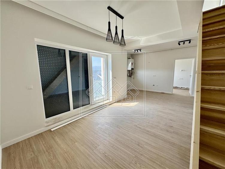 Penthouse cu 4 camere nedecomandat în Exterior Vest