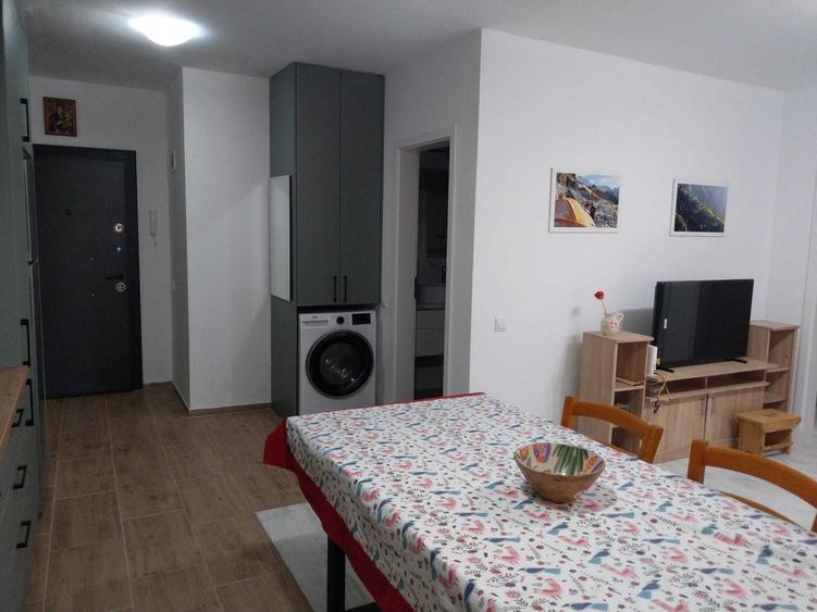 Apartament cu 3 camere decomandat în Florești