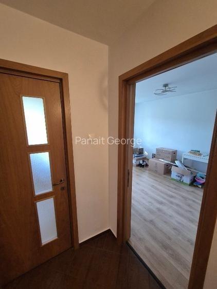 Apartament cu 3 camere decomandat, mobilat în Titan
