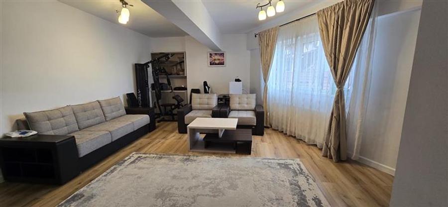 Apartament cu 4 camere decomandat, mobilat în 9 Mai