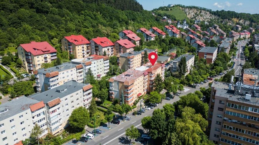 Apartament cu 3 camere decomandat, mobilat în Răcădău