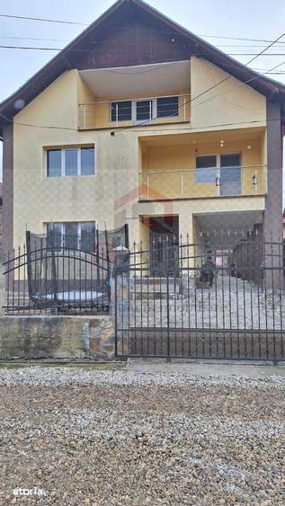 Casă cu 4 camere cu Teren 100 Mp în Central