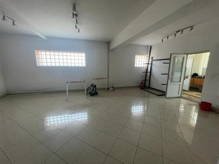 Spațiu comercial, de 640 mp, în 7 Noiembrie
