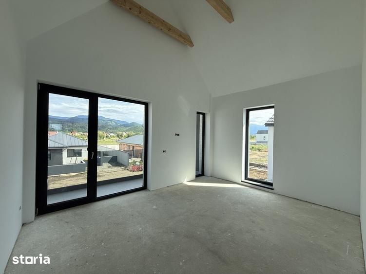 Casă cu 3 camere cu Teren 429 Mp în Cristian