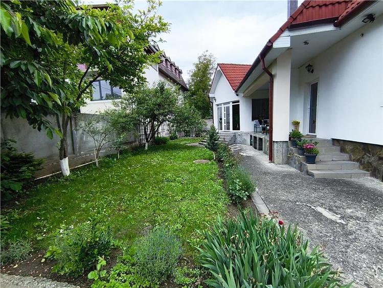 Casă individuală cu 4 camere cu Teren 430 Mp în Central