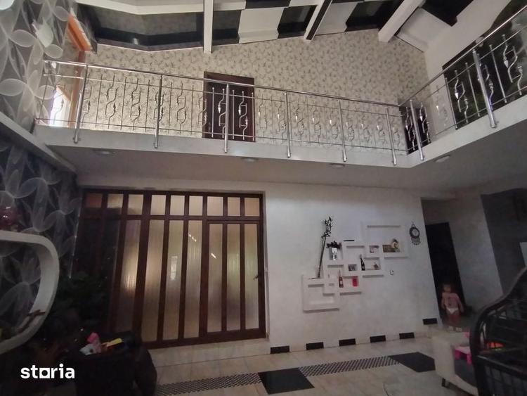 Casă cu 7 camere cu Teren 527 Mp în Valea Rosie