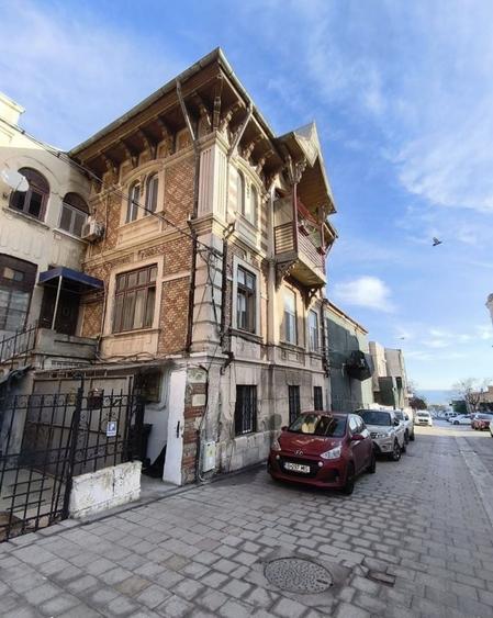 Apartament cu 3 camere semidecomandat în Peninsula