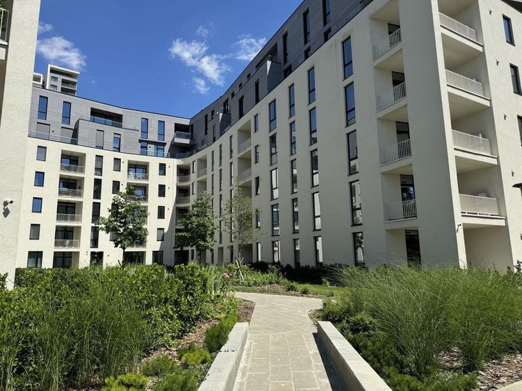 Apartament cu 3 camere decomandat, mobilat în Semicentral