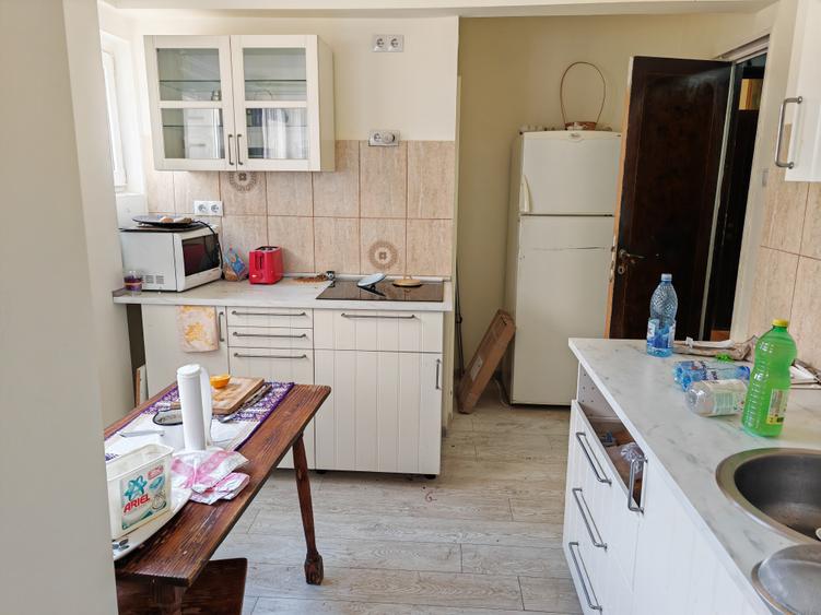 Apartament cu 3 camere nedecomandat în Sala Palatului