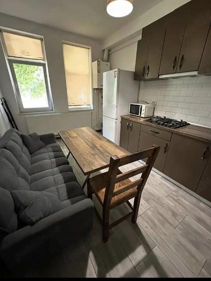 Garsonieră decomandată în Baza 3