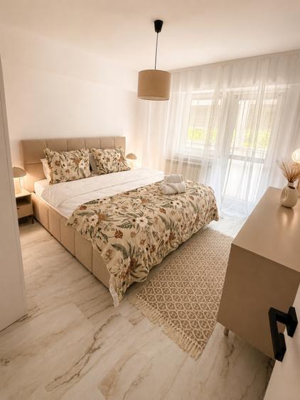 Apartament cu 3 camere decomandat, mobilat în Far