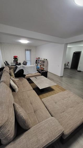 Casă individuală cu 6 camere cu Canalizare în Periferie