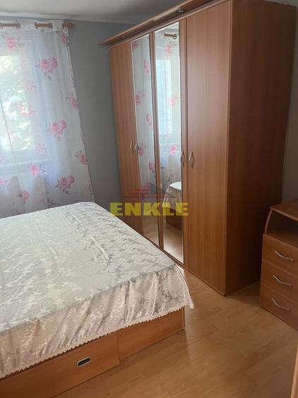 Apartament cu 3 camere decomandat, mobilat în Central