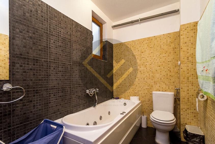 Casă individuală cu 9 camere cu Canalizare în Giulești