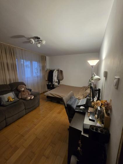 Apartament cu 3 camere decomandat în Titan