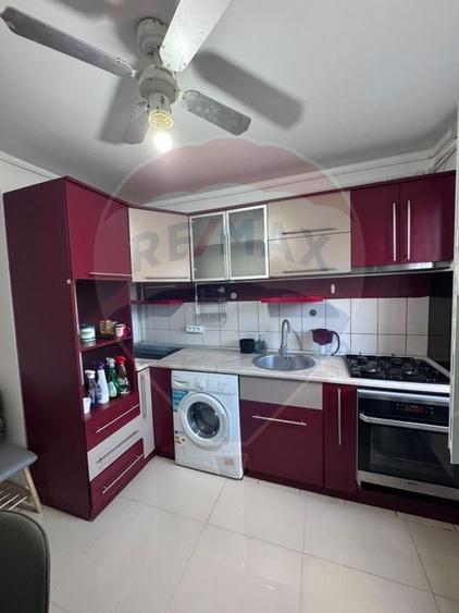 Apartament cu 2 camere semidecomandat, mobilat în Podul de Piatră