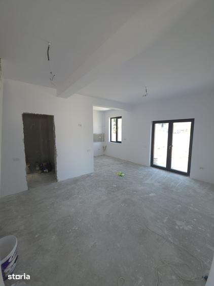 Casă cu 4 camere cu Teren 400 Mp în Domnești