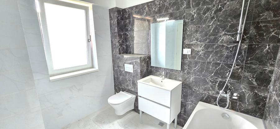 Apartament cu 3 camere decomandat în Frumoasa
