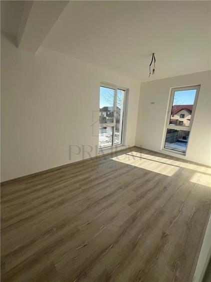 Duplex cu 5 camere cu Canalizare în Dumbrăvița