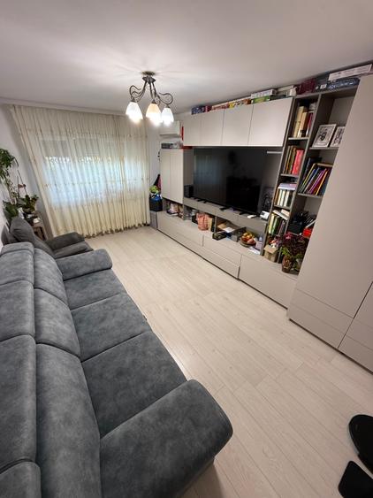 Apartament cu 3 camere decomandat în Valea Rosie