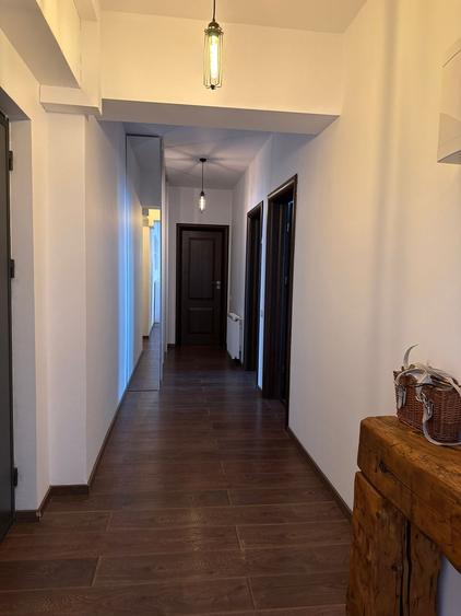 Apartament cu 3 camere decomandat în Uverturii