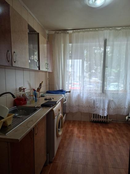 Apartament cu 3 camere decomandat în Dristor