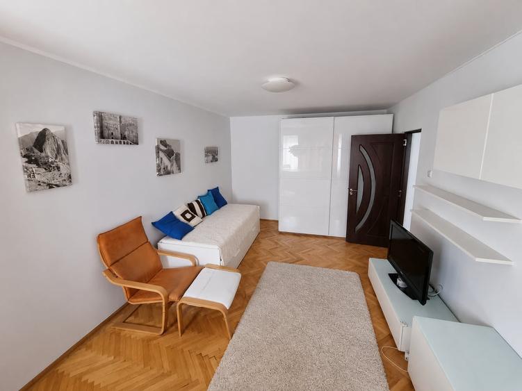 Apartament cu 2 camere decomandat în Tineretului