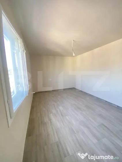 Apartament cu 7 camere decomandat în Central