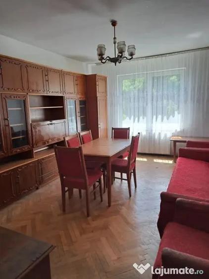 Apartament cu 3 camere decomandat în Rovine