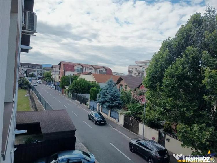 Garsonieră decomandată în Tractorul
