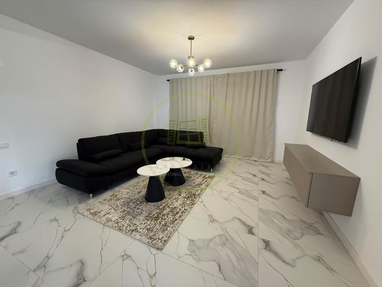 Apartament cu 3 camere decomandat, mobilat în Exterior Est