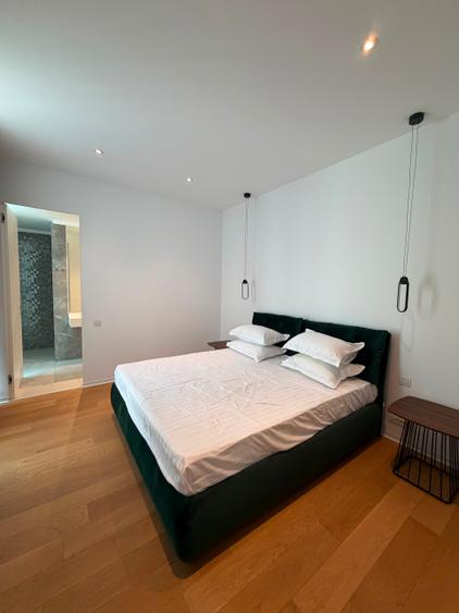 Apartament cu 4 camere semidecomandat în Mamaia