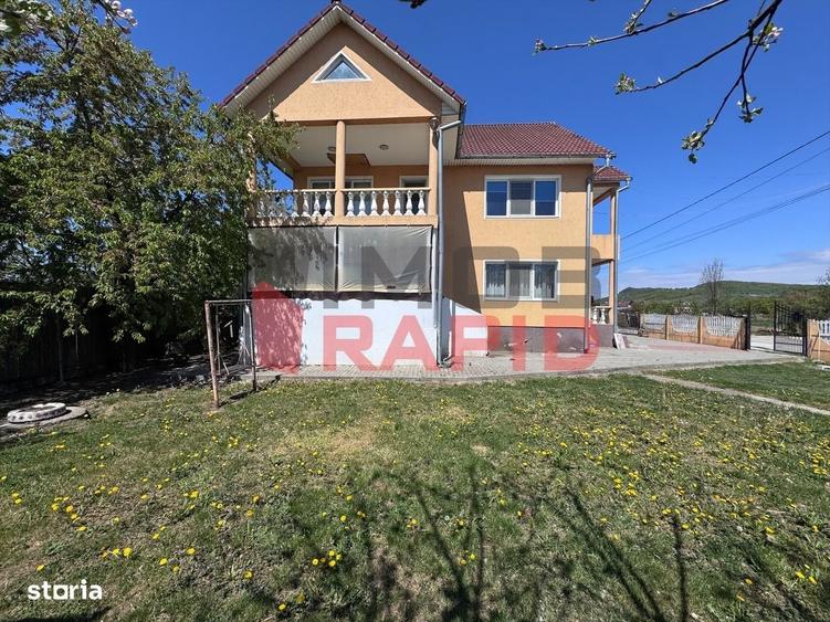 Casă cu 4 camere în Unirea
