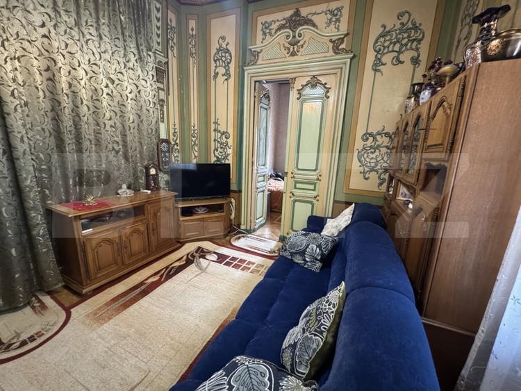 Apartament cu 3 camere semidecomandat, mobilat în Central