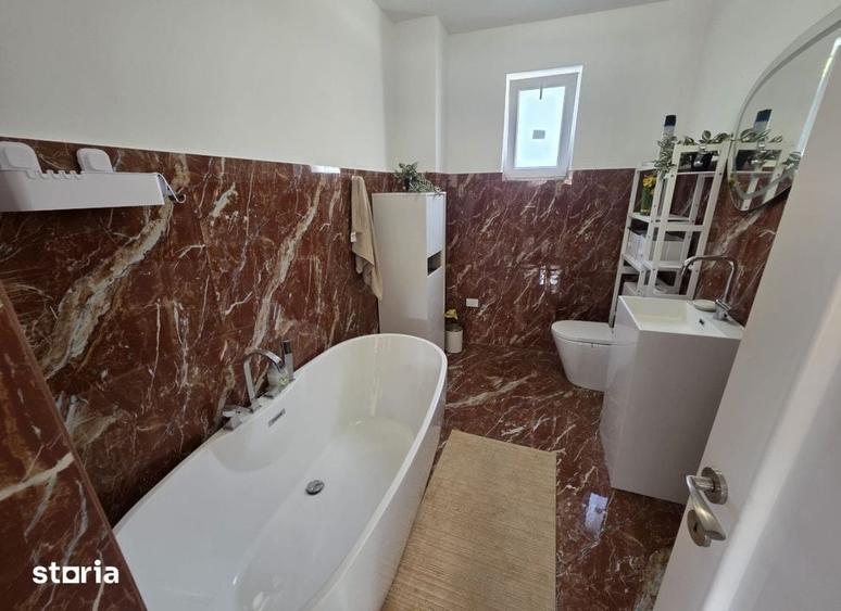 Casă cu 5 camere cu Teren 700 Mp în Valea Lupului