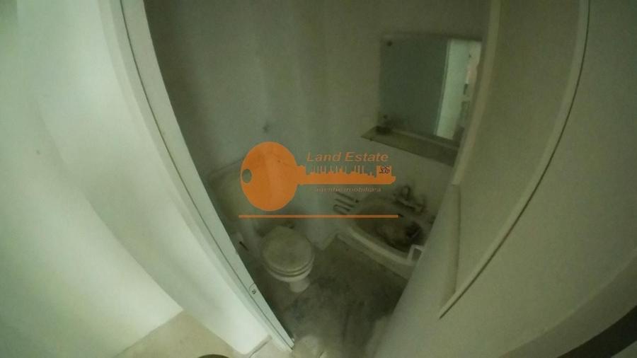 Apartament cu 3 camere semidecomandat în Rahova