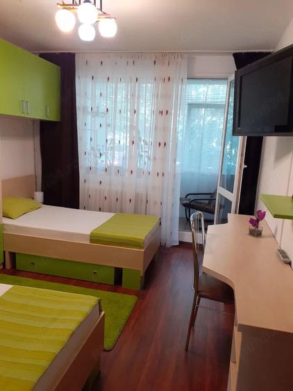 Apartament cu 3 camere semidecomandat în Apărătorii Patriei