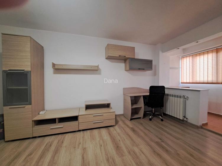 Proprietar inchiriez garsoniera pe Bd. Chisinau
