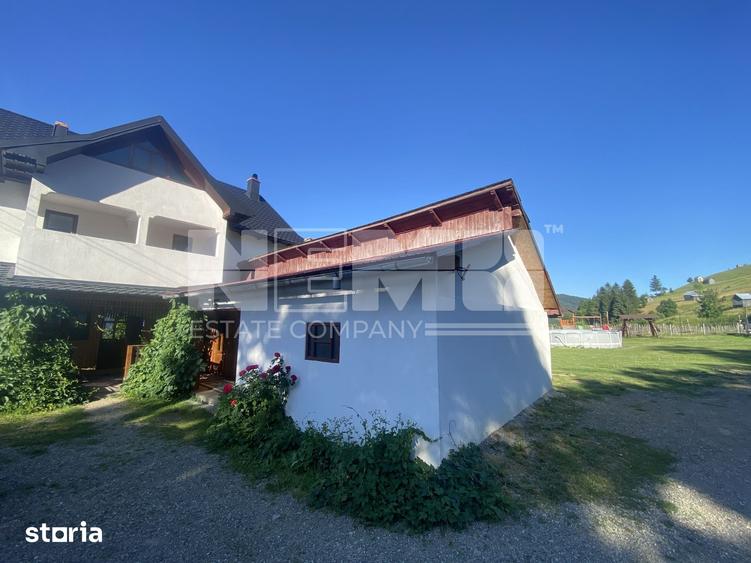 Casă cu 9 camere cu Teren 2200 Mp în Moldovița