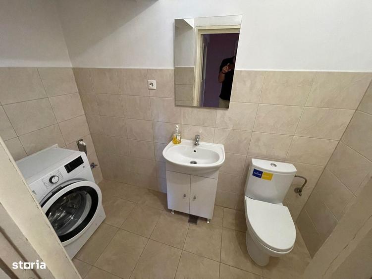 Apartament cu 4 camere decomandat în Micro 16