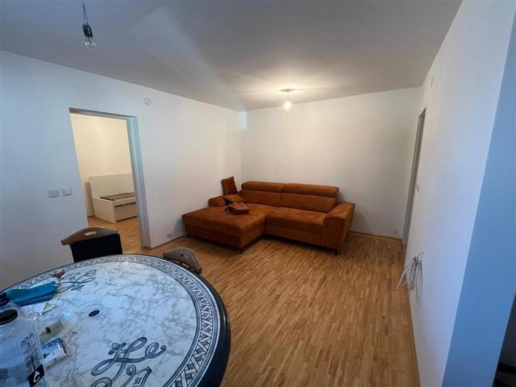 Apartament cu 3 camere semidecomandat în Nord