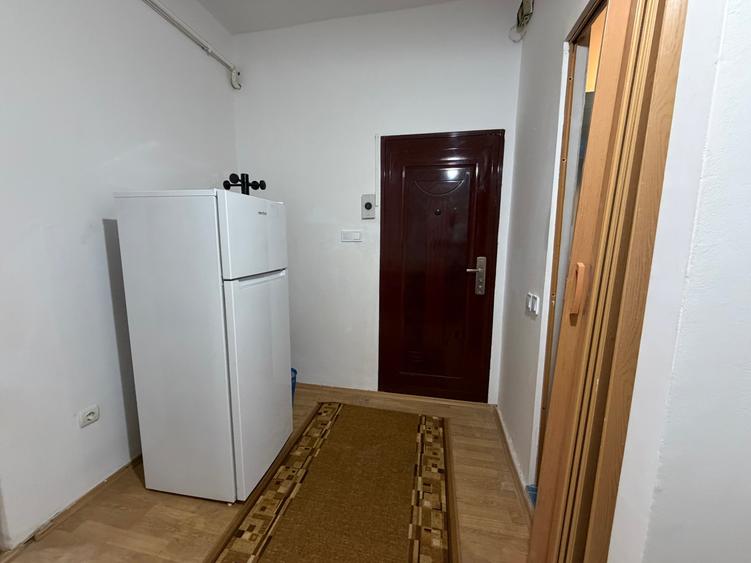 Garsonieră decomandată în Central