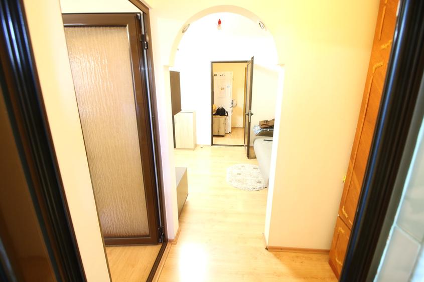 Apartament cu 2 camere semidecomandat în Micro 40