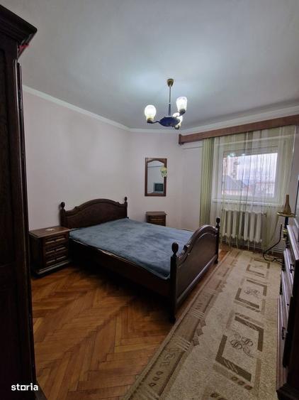Apartament cu 3 camere decomandat în Exterior Vest