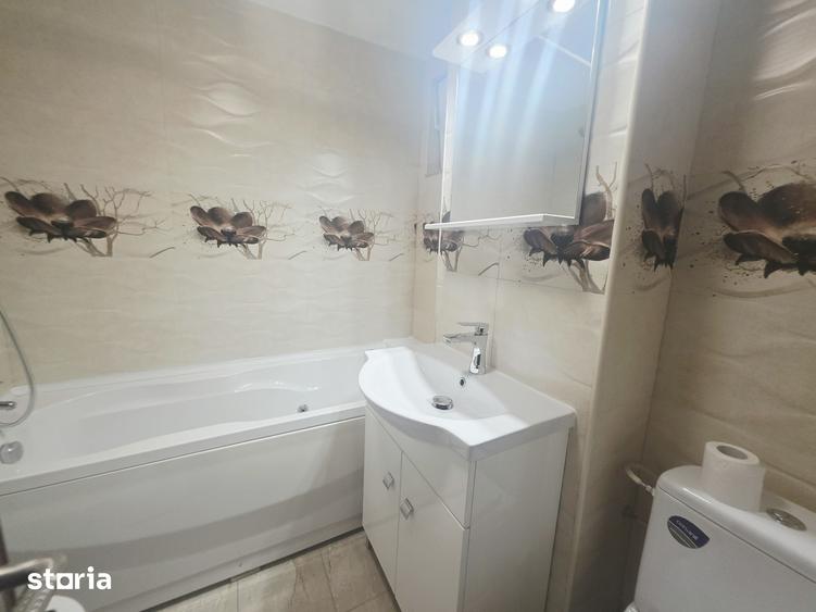 Apartament cu 3 camere decomandat în Tractorul
