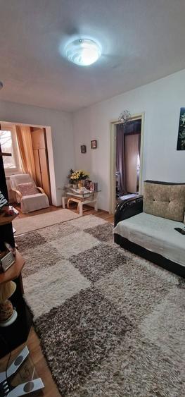 Apartament cu 2 camere semidecomandat în Km 4-5