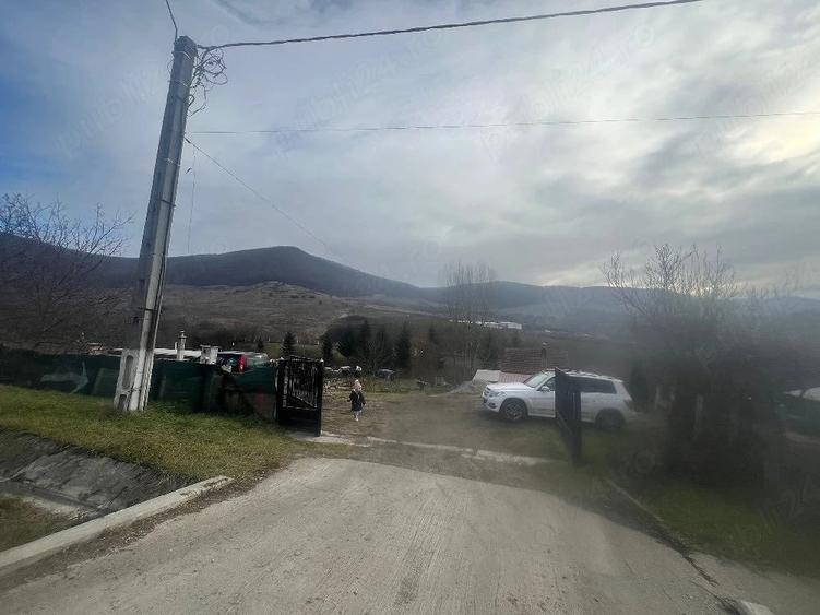 Casă cu 2 camere cu Teren 5800 Mp în Herina