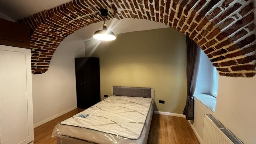 Apartament cu 2 camere semidecomandat, mobilat în Centrul Istoric