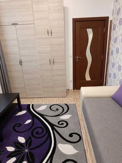 Apartament cu 3 camere decomandat în Florești