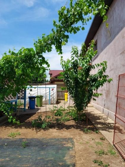 Casă individuală cu 4 camere cu Garaj în Lazu